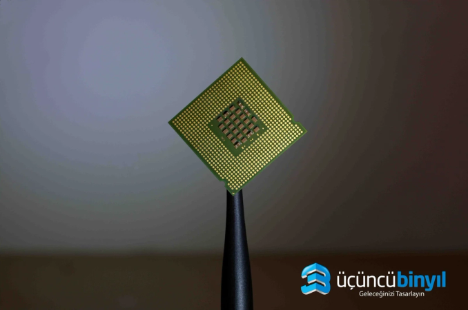 Microsoft ve Intel Dev Anlaşma İle Yapay Zeka Arenasına Hükmediyor